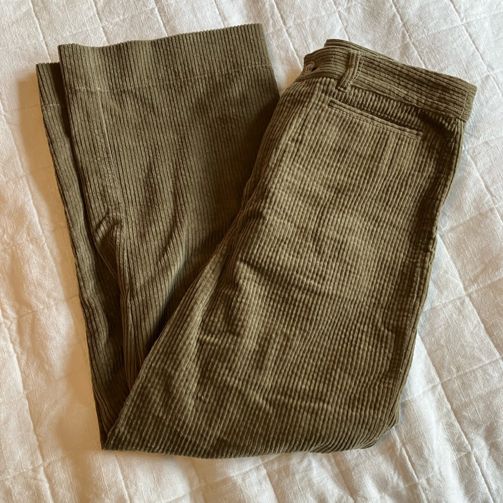 ROOLEE Green cropped corduroy pants. Size S